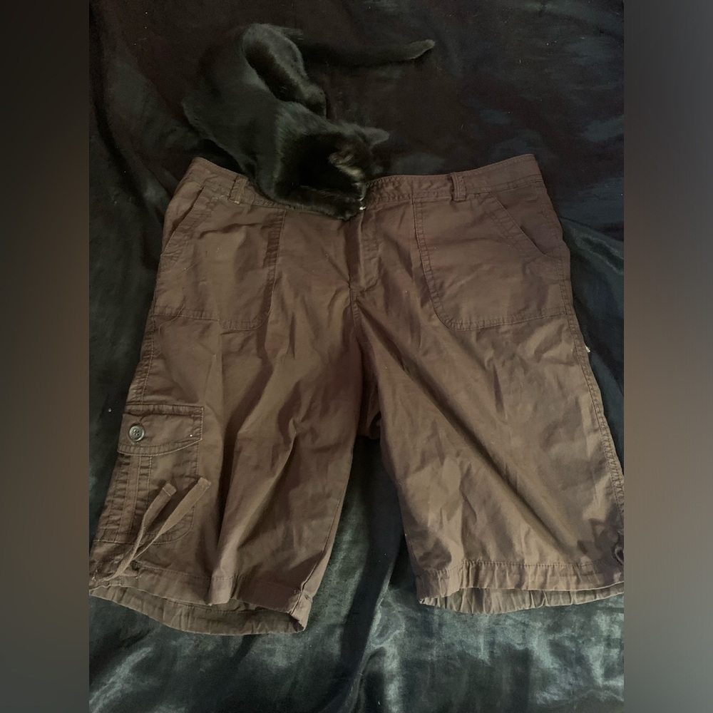 Brown capris